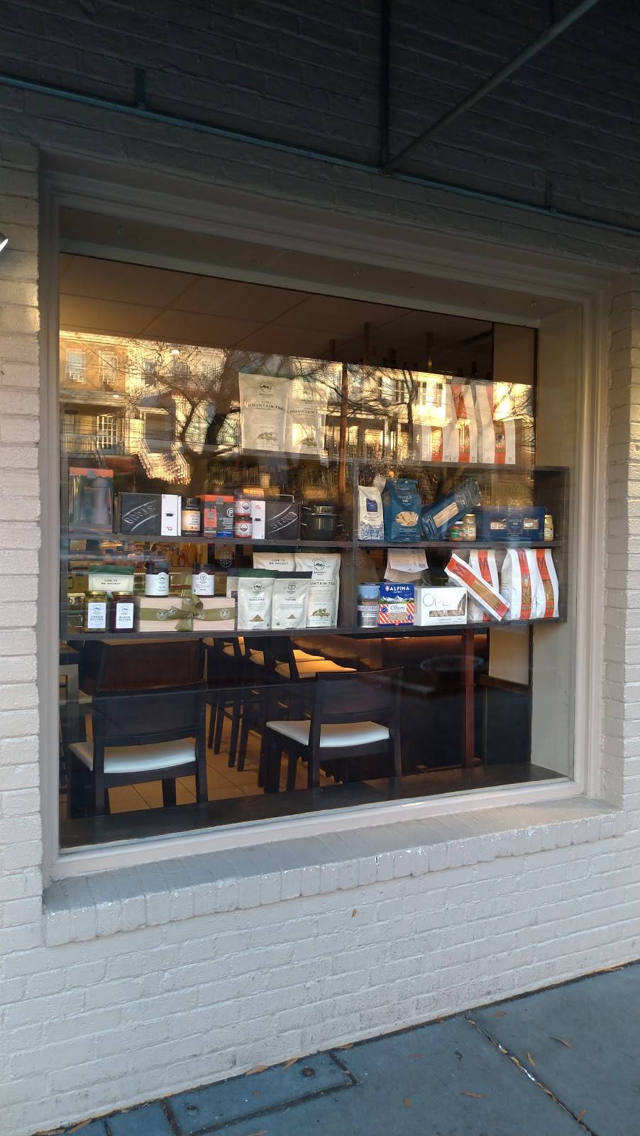 ET VOILA ! | restaurant | 5120 MacArthur Blvd, Washington, DC 20016, USA | 2022372300 OR +1 202-237-2300