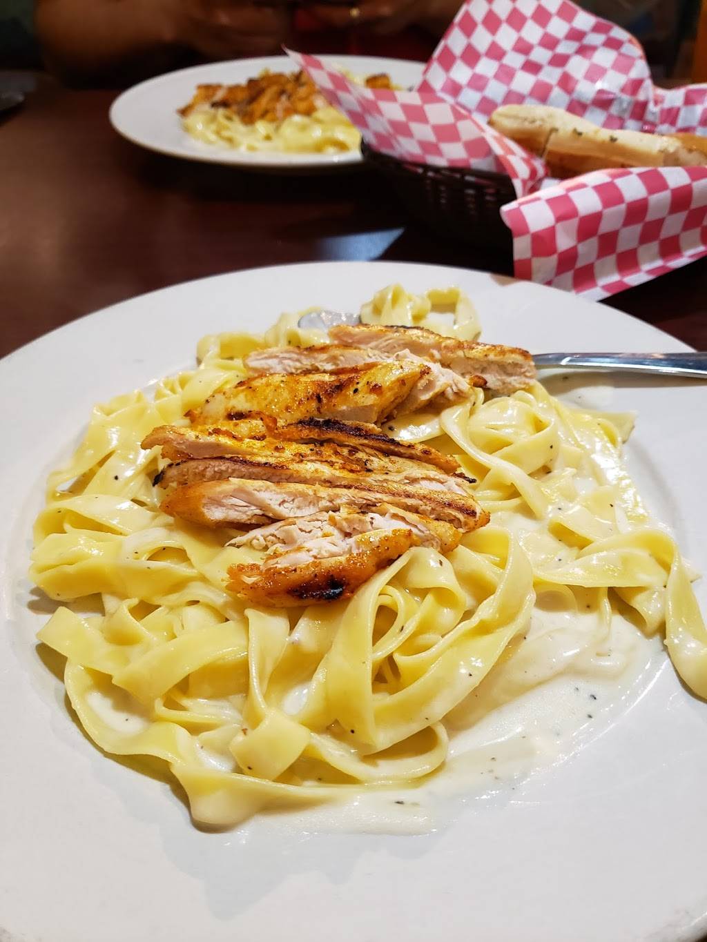 Moscas Italian Restaurant | restaurant | 3402 S Church St, Burlington, NC 27215, USA | 3365851911 OR +1 336-585-1911