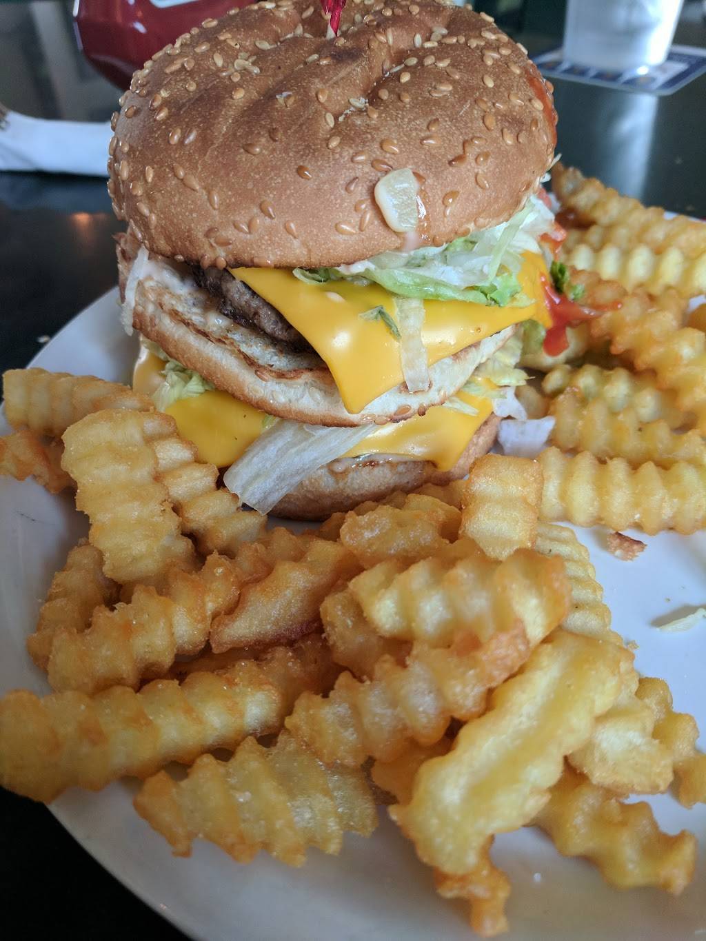 Coachs Pub N Grill | meal takeaway | 3608, 5356 South 13th Street, Milwaukee, WI 53221, USA | 4142818175 OR +1 414-281-8175