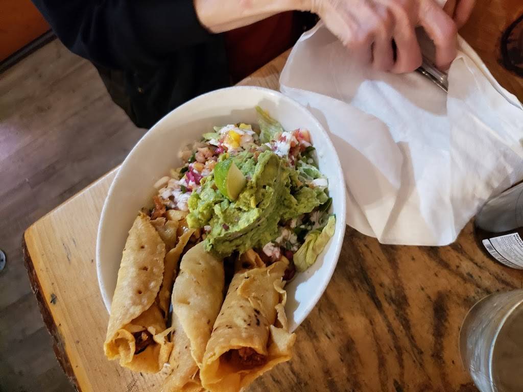 Ola Cocina Taqueria | restaurant | 62 Barrette St, Vanier, ON K1L 8A5, Canada | 6137466222 OR +1 613-746-6222