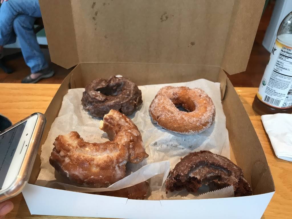 Colonels Restaurant | restaurant | 143 Main St, Northeast Harbor, ME 04662, USA | 2072765147 OR +1 207-276-5147