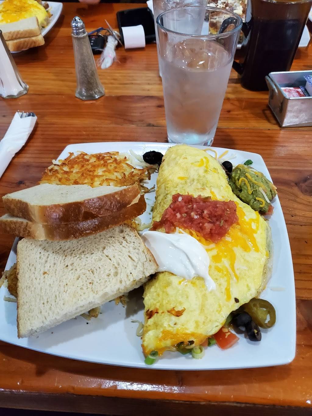 Uptown Cafe | restaurant | 1639 SE Ensign Ln, Warrenton, OR 97146, USA | 5038615639 OR +1 503-861-5639