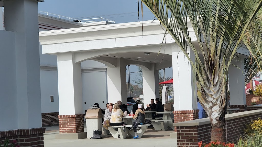 In-N-Out Burger | restaurant | 11802 Whittier Blvd, Whittier, CA 90601, USA | 8007861000 OR +1 800-786-1000