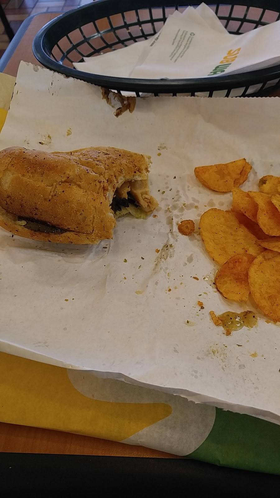 Subway | restaurant | 1411 E Mound Rd, Decatur, IL 62526, USA | 2178770978 OR +1 217-877-0978