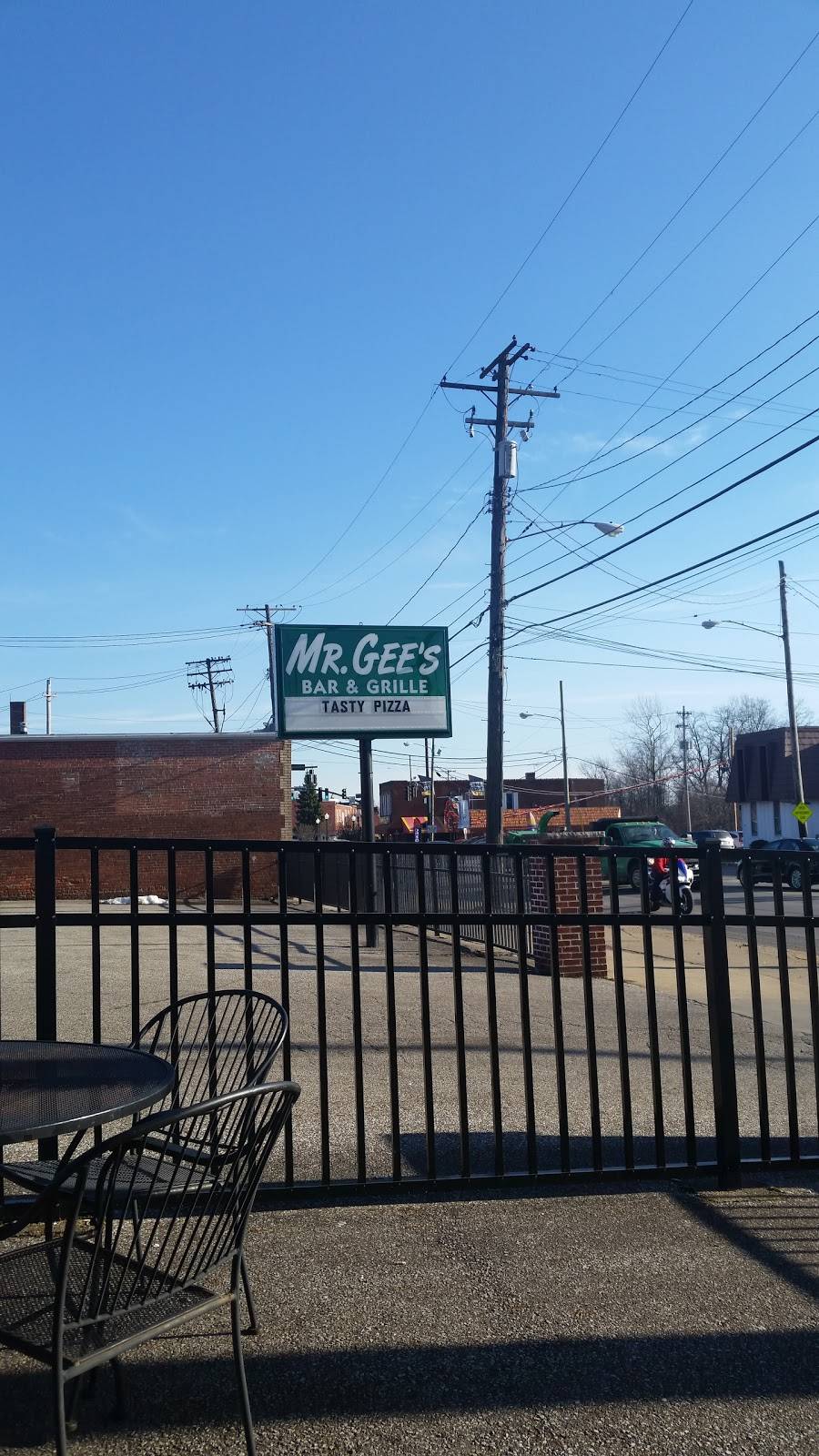 Mr. Gees Bar & Grille | restaurant | 593 Broadway Ave, Bedford, OH 44146, USA | 4404396246 OR +1 440-439-6246