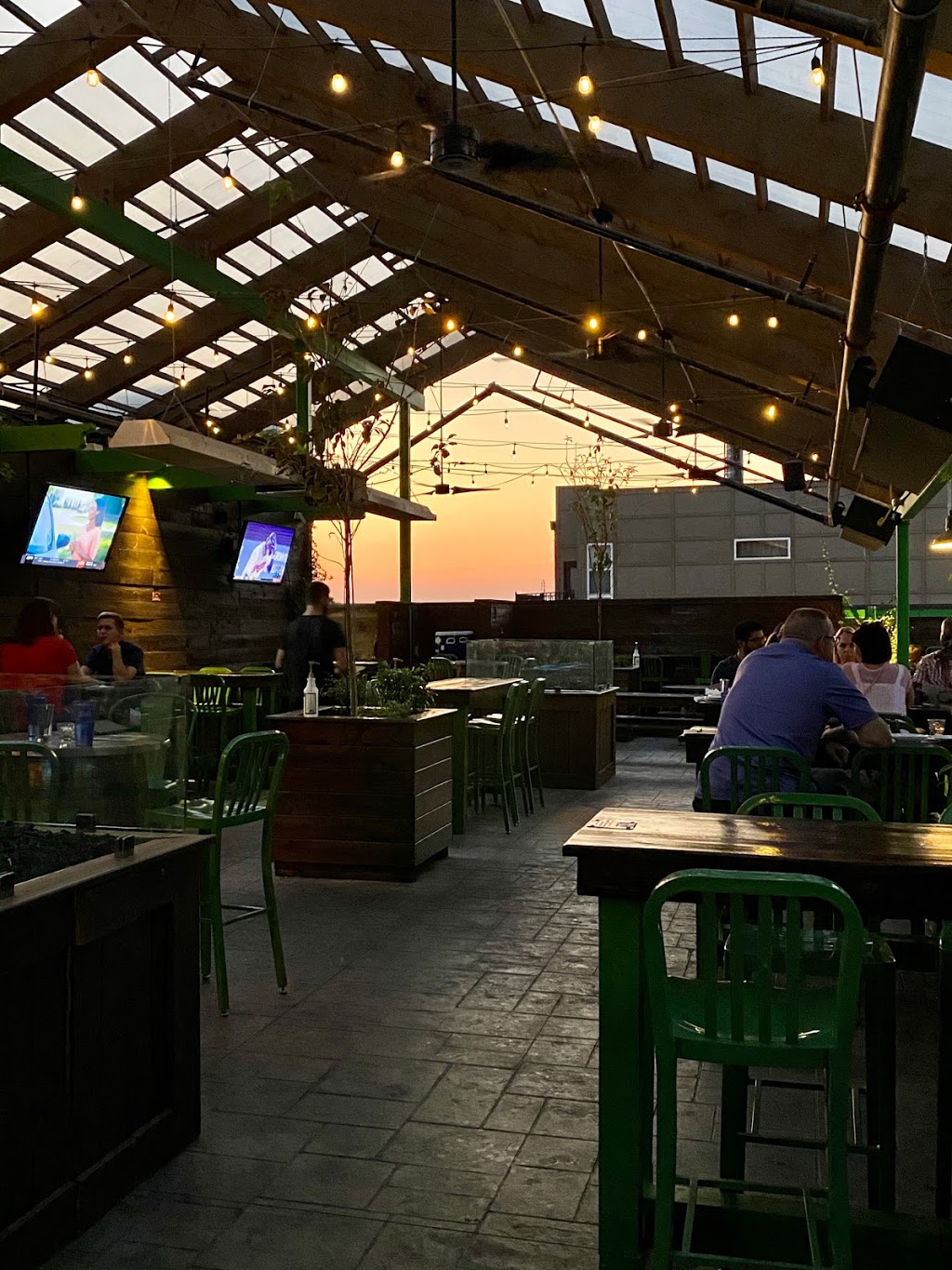 Charlotte Beer Garden | restaurant | 1300 S Tryon St, Charlotte, NC 28203, USA | 7043751776 OR +1 704-375-1776