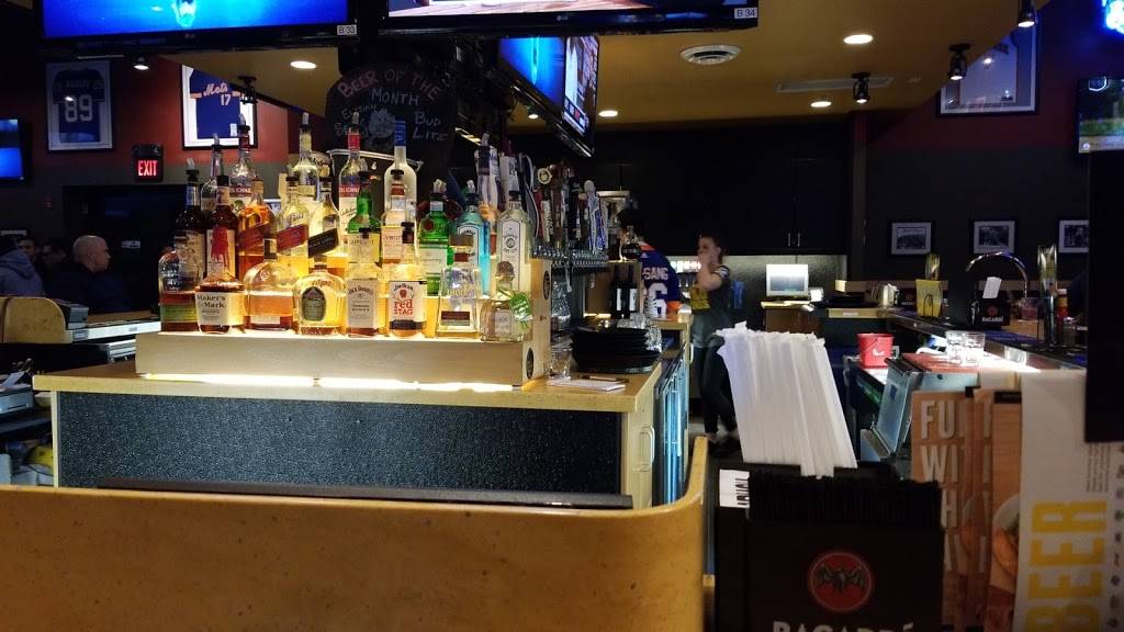 Buffalo Wild Wings | restaurant | 737 Merrick Ave, Westbury, NY 11590, USA | 5167949453 OR +1 516-794-9453