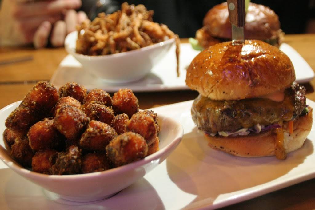 The Public House by Evans Brewing Co | restaurant | 138 W Commonwealth Ave, Fullerton, CA 92832, USA | 7148700039 OR +1 714-870-0039