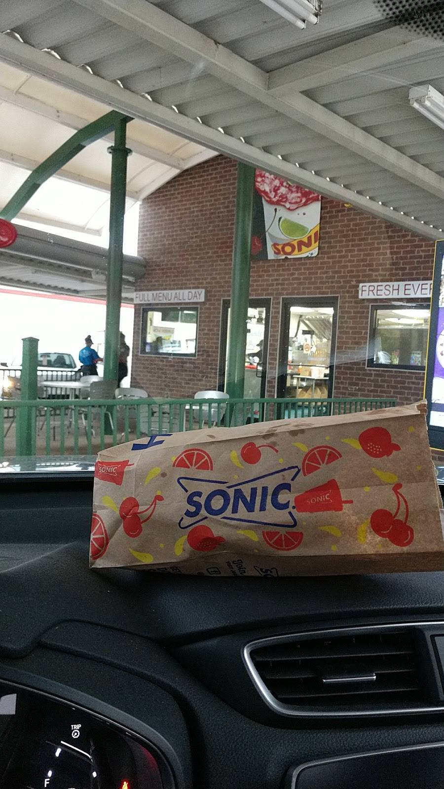 Sonic Drive-In | restaurant | 6981 US-64, Memphis, TN 38133, USA | 9013858934 OR +1 901-385-8934