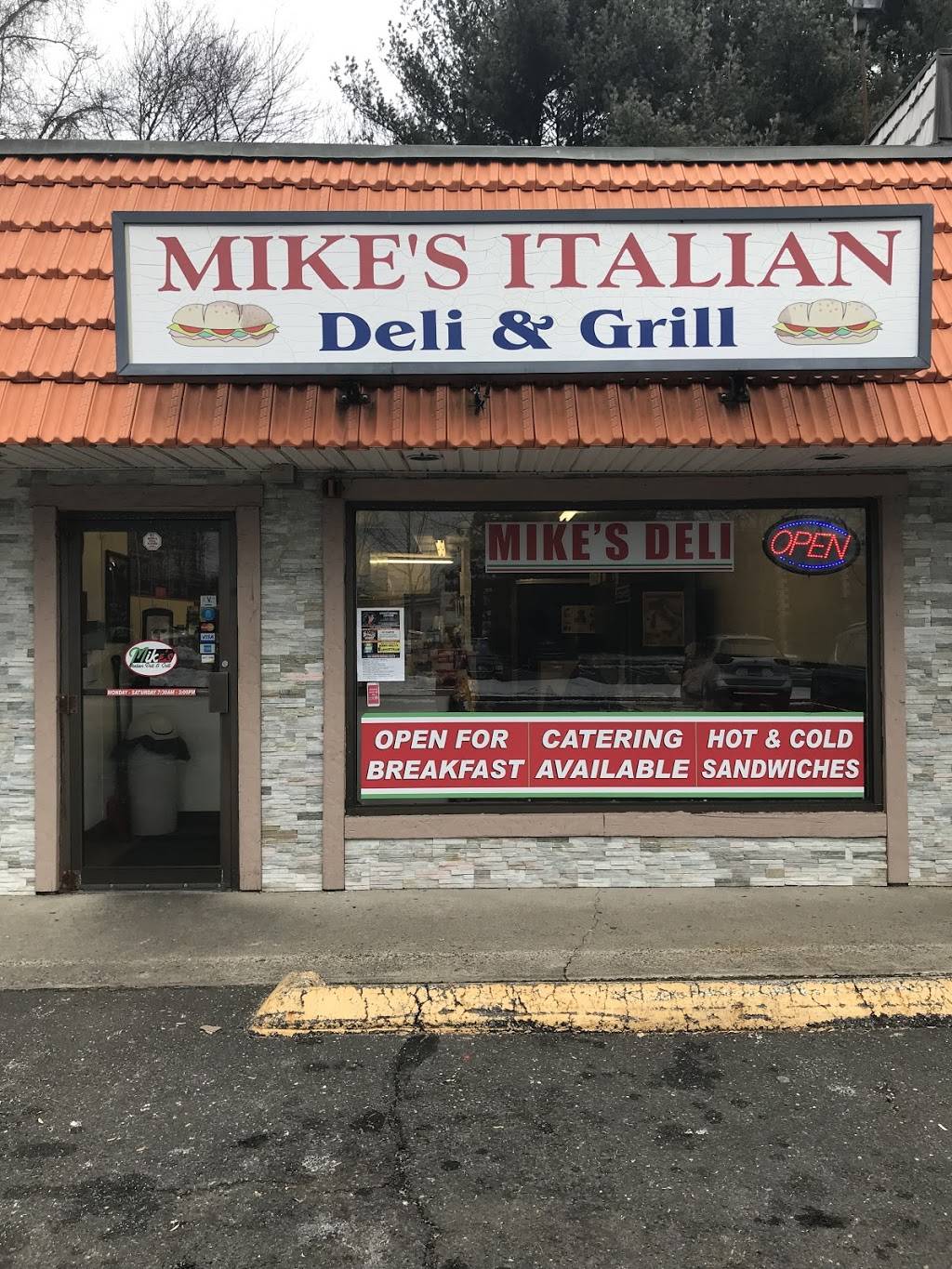 Mikes Italian Deli & Grill | restaurant | 16 Red Bush Ln, Milford, CT 06461, USA | 2038740060 OR +1 203-874-0060