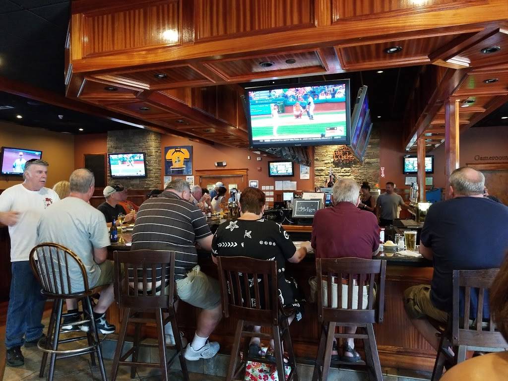 The Lodge Bar & Grill | restaurant | 1064 N Main St, Randolph, MA 02368, USA | 7819611600 OR +1 781-961-1600