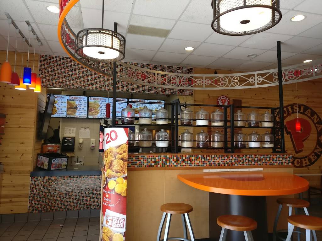 Popeyes Louisiana Kitchen | restaurant | 4570 Chambers Rd, Denver, CO 80239, USA | 7194840746 OR +1 719-484-0746