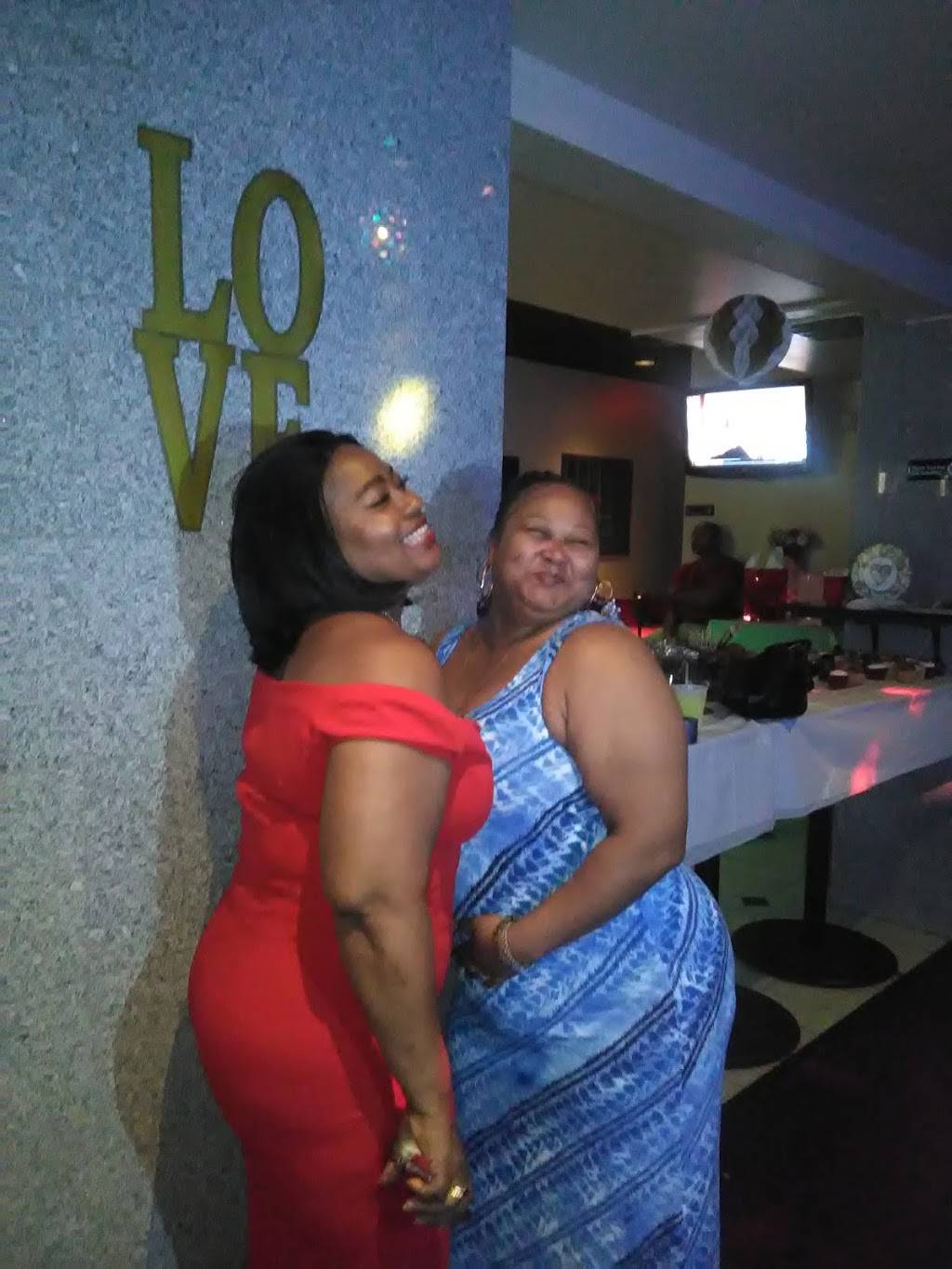 Spiked Sports Lounge & Grill | restaurant | 7016 Frankford Ave, Philadelphia, PA 19135, USA | 2158212194 OR +1 215-821-2194