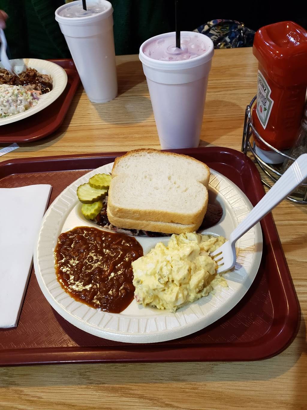 Smokebox BBQ Cafe | restaurant | 10020 N Ambassador Dr, Kansas City, MO 64153, USA | 8168918011 OR +1 816-891-8011