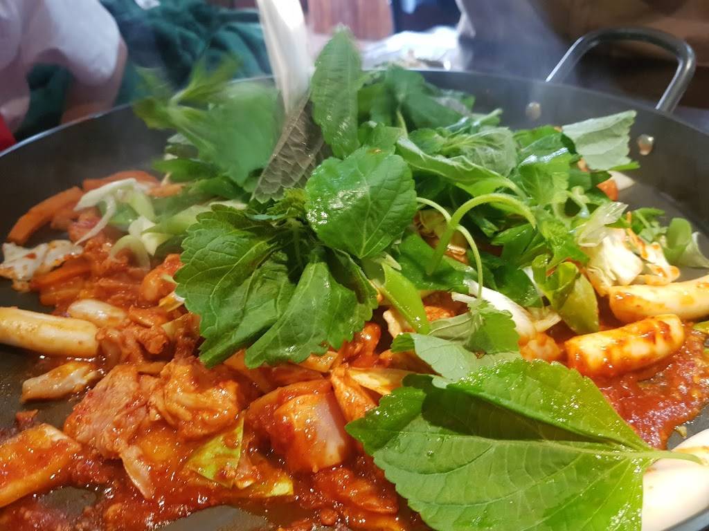 명가족발 Myung Ga Jokbal | restaurant | 3063 W 8th St, Los Angeles, CA 90005, USA | 2133680880 OR +1 213-368-0880