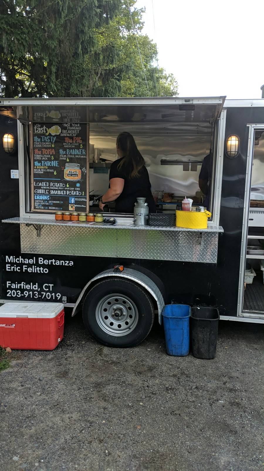 The Tasty Yolk | restaurant | 4700 Park Ave, Bridgeport, CT 06606, USA | 2035728884 OR +1 203-572-8884