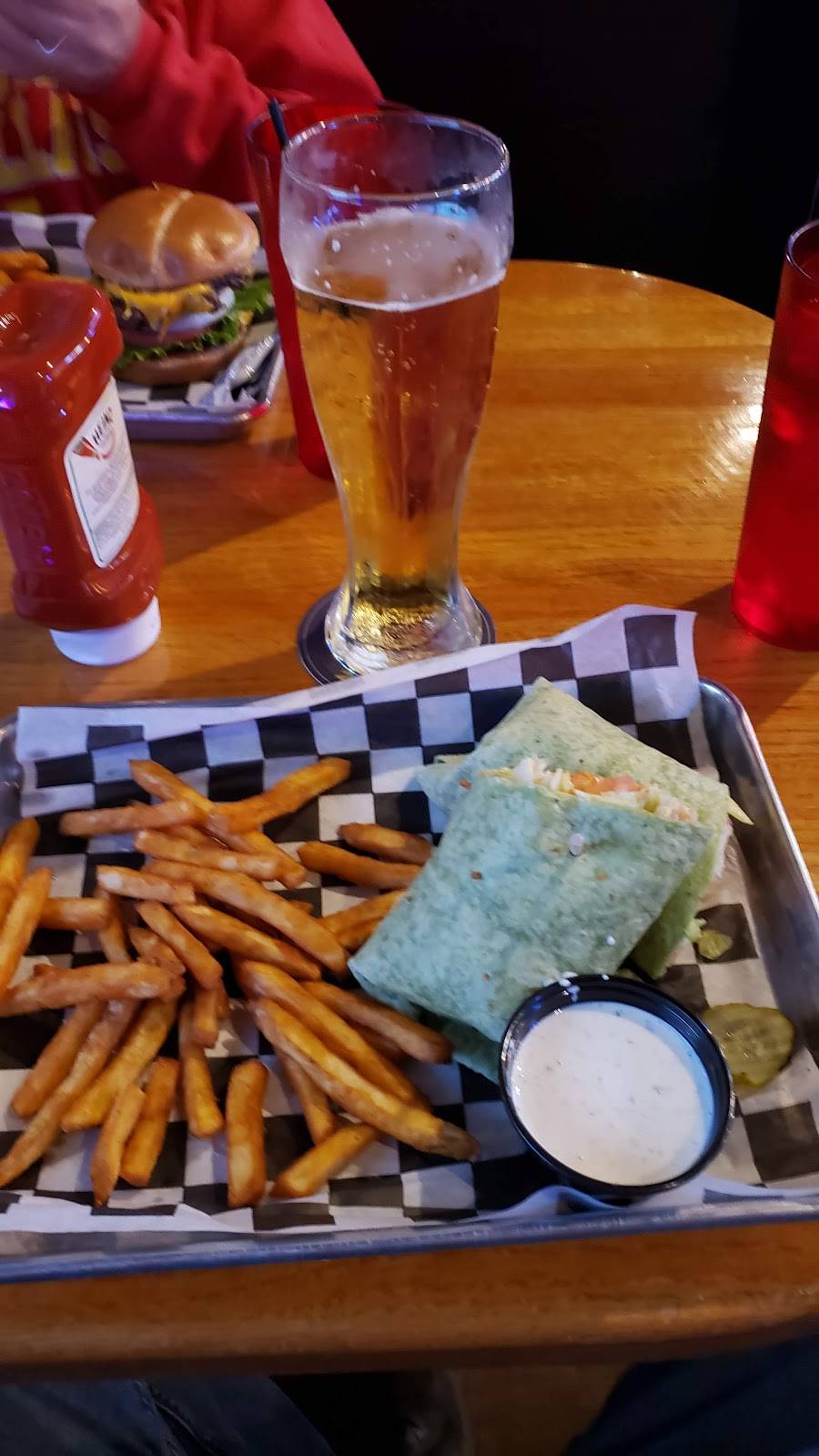 Buckets Sports Bar & Grill | restaurant | 1318 65 N, US-62, Harrison, AR 72601, USA | 8702803175 OR +1 870-280-3175