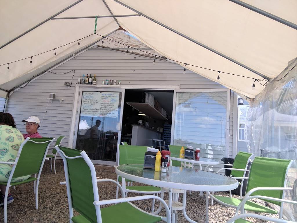 Lexies Landing | restaurant | 61 Beane Ln, Newington, NH 03805, USA | 6038154181 OR +1 603-815-4181