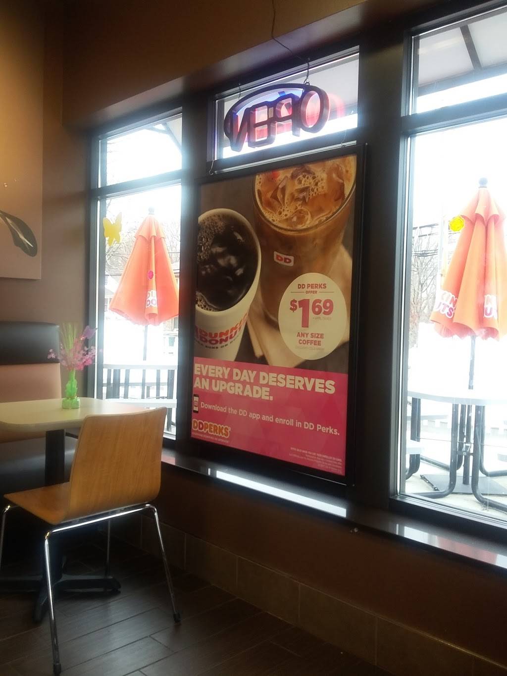 Dunkin | bakery | 3885 Lake Ave, Rochester, NY 14612, USA | 5858658823 OR +1 585-865-8823