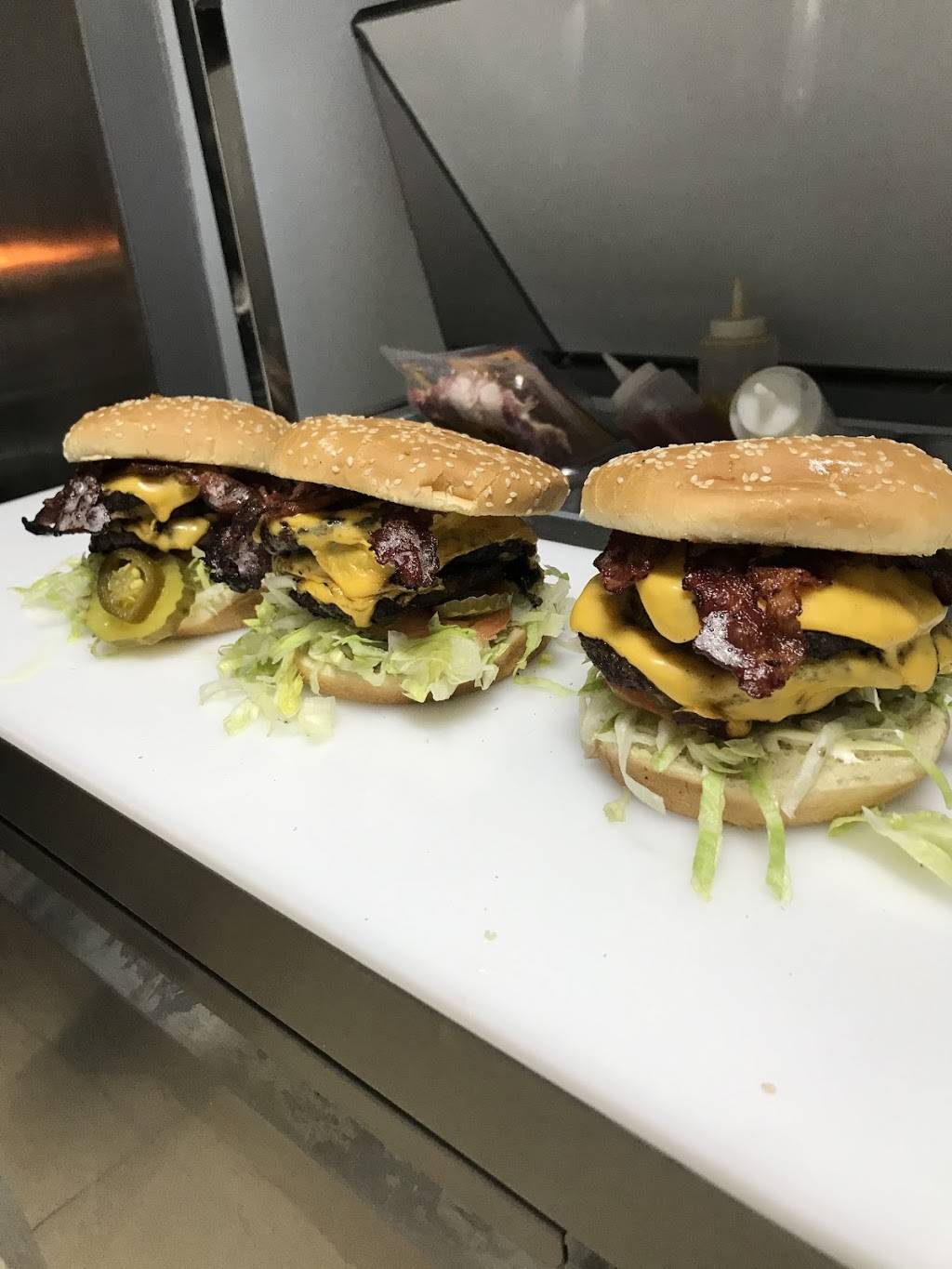 Juicy Burger | restaurant | 3720 E Olive Ave, Fresno, CA 93702, USA | 5595705424 OR +1 559-570-5424
