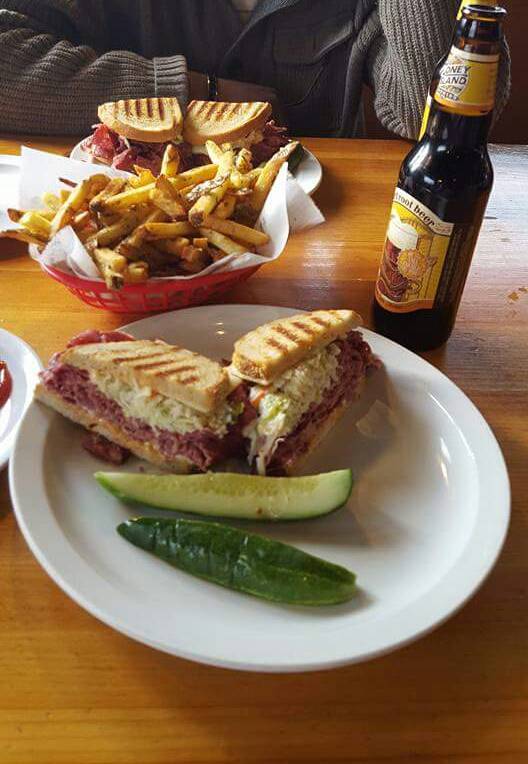 The Bronx Deli | restaurant | 247 S Telegraph Rd, Pontiac, MI 48341, USA | 2486815555 OR +1 248-681-5555