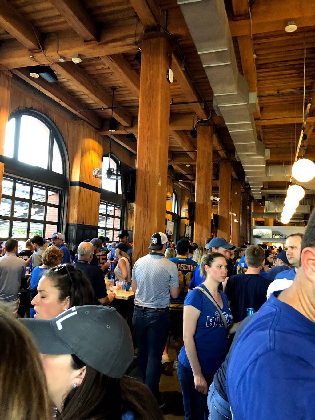 The Midwestern | restaurant | 900 Spruce St, St. Louis, MO 63102, USA | 3146962573 OR +1 314-696-2573