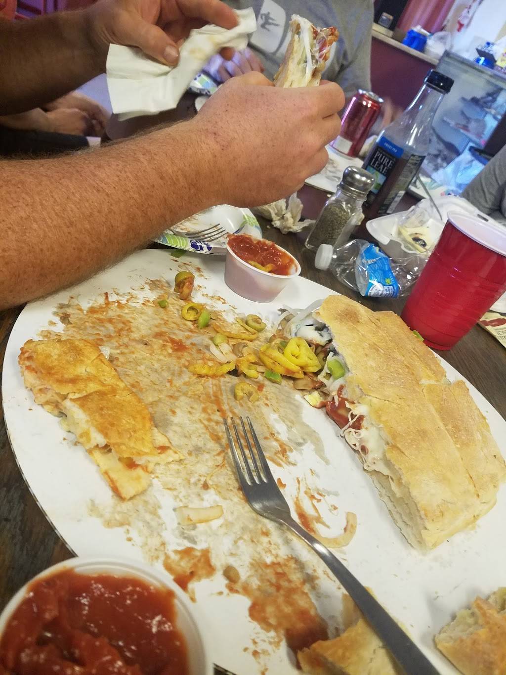 Fallsburg Pizza Your Frazeysburg Connection | restaurant | 338 W 3rd St, Frazeysburg, OH 43822, USA | 7408289000 OR +1 740-828-9000