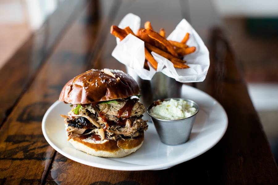 Big Iron Horse Barbecue | restaurant | 205 Park Ave, Barrington, IL 60010, USA | 8473824766 OR +1 847-382-4766