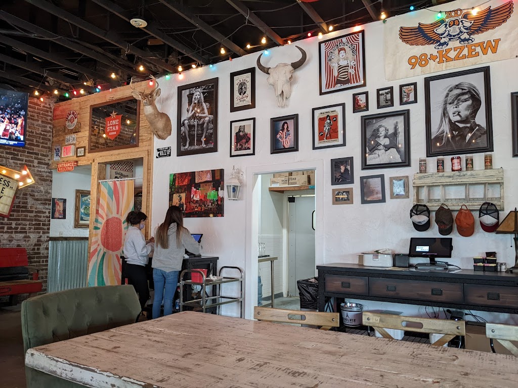 Dizzy Lucys | restaurant | 101 S Oak St #100, Roanoke, TX 76262, USA | 8172909070 OR +1 817-290-9070