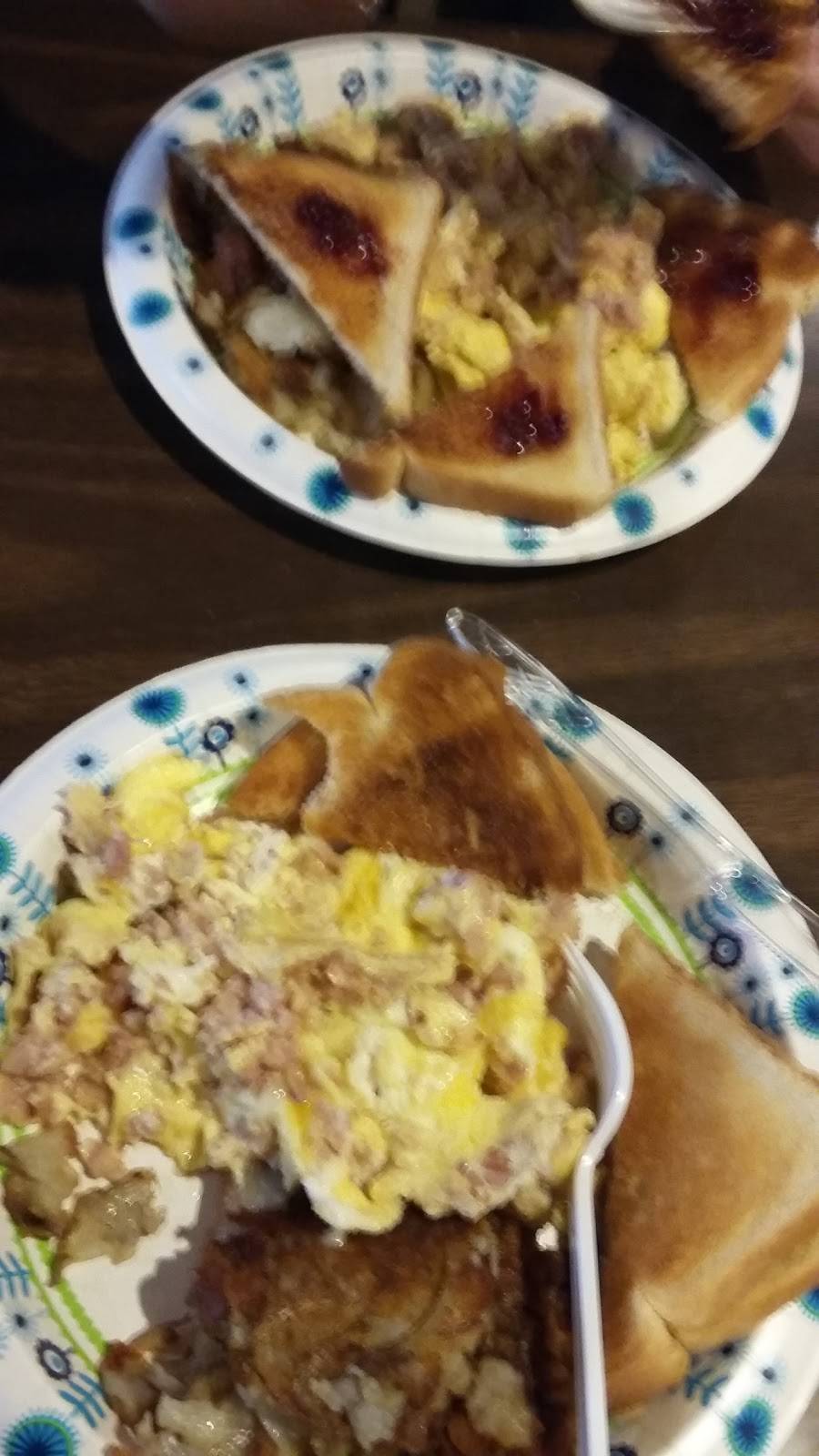 Beach Pub | restaurant | 1022 W Front St, Buffalo, IA 52728, USA | 5633812552 OR +1 563-381-2552