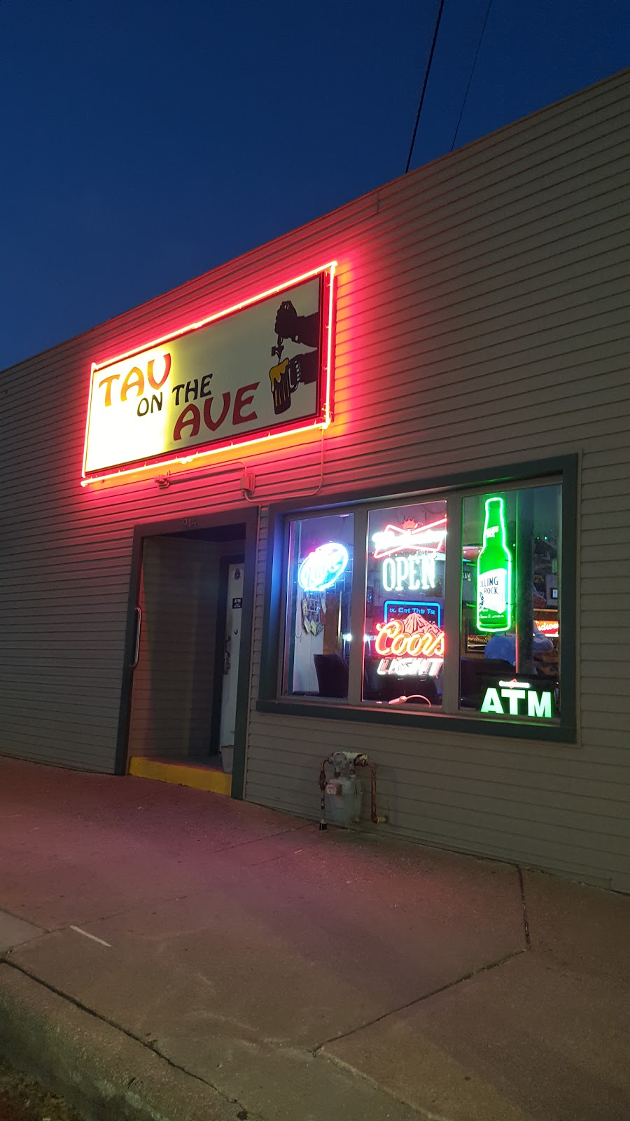 Tav on the Ave | night club | 914 Morningside Ave, Sioux City, IA 51106, USA | 7122746861 OR +1 712-274-6861