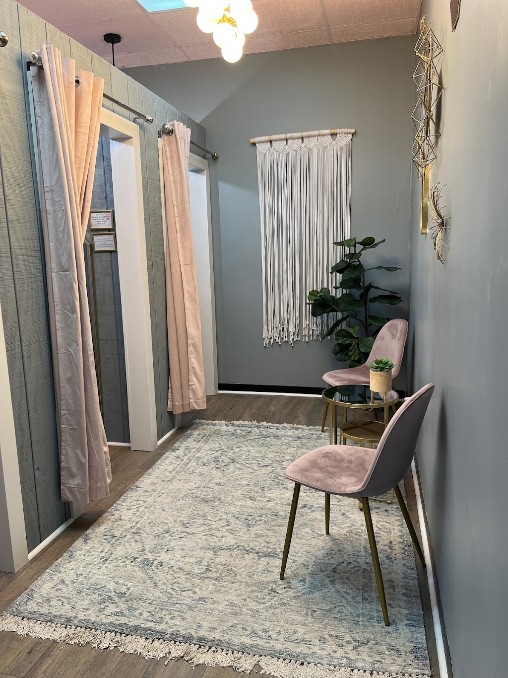 Gigis Boutique & Eats | restaurant | 2 E 9 Mile Rd Unit #9, Pensacola, FL 32534, USA | 8508983303 OR +1 850-898-3303