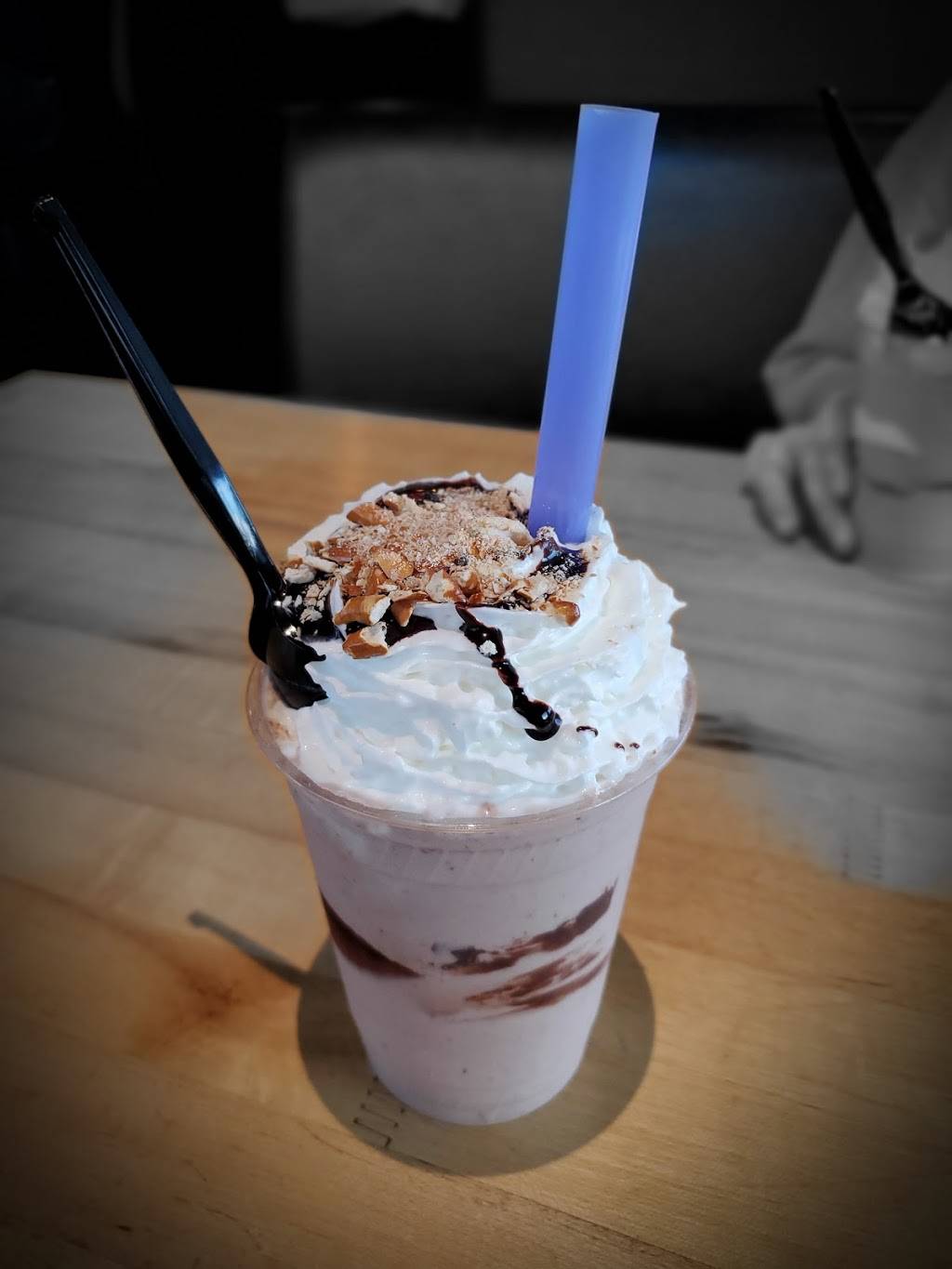 Hopdoddy Burger Bar | restaurant | 2033 E Camelback Rd Suite A13, Phoenix, AZ 85016, USA | 6022422337 OR +1 602-242-2337