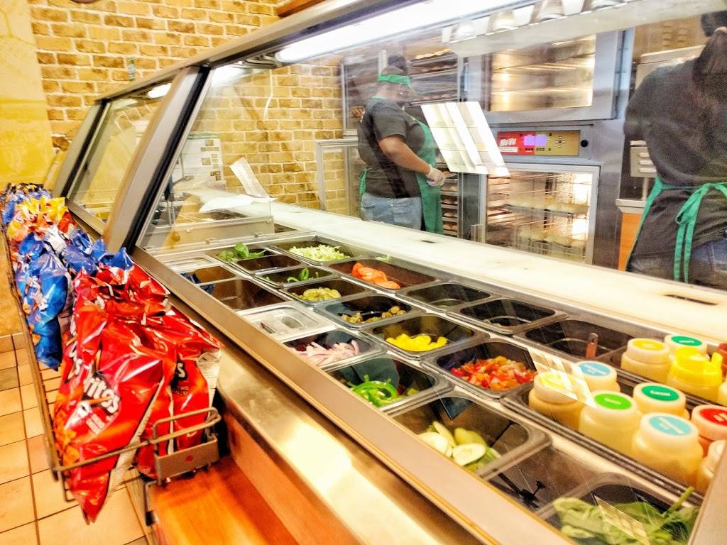 Subway | restaurant | 400 E Main St, Norfolk, VA 23510, USA | 7576236246 OR +1 757-623-6246