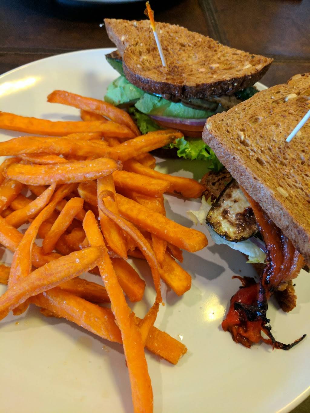 Sky Lounge | restaurant | 2200 Airport Blvd #143, Santa Rosa, CA 95403, USA | 7075429400 OR +1 707-542-9400