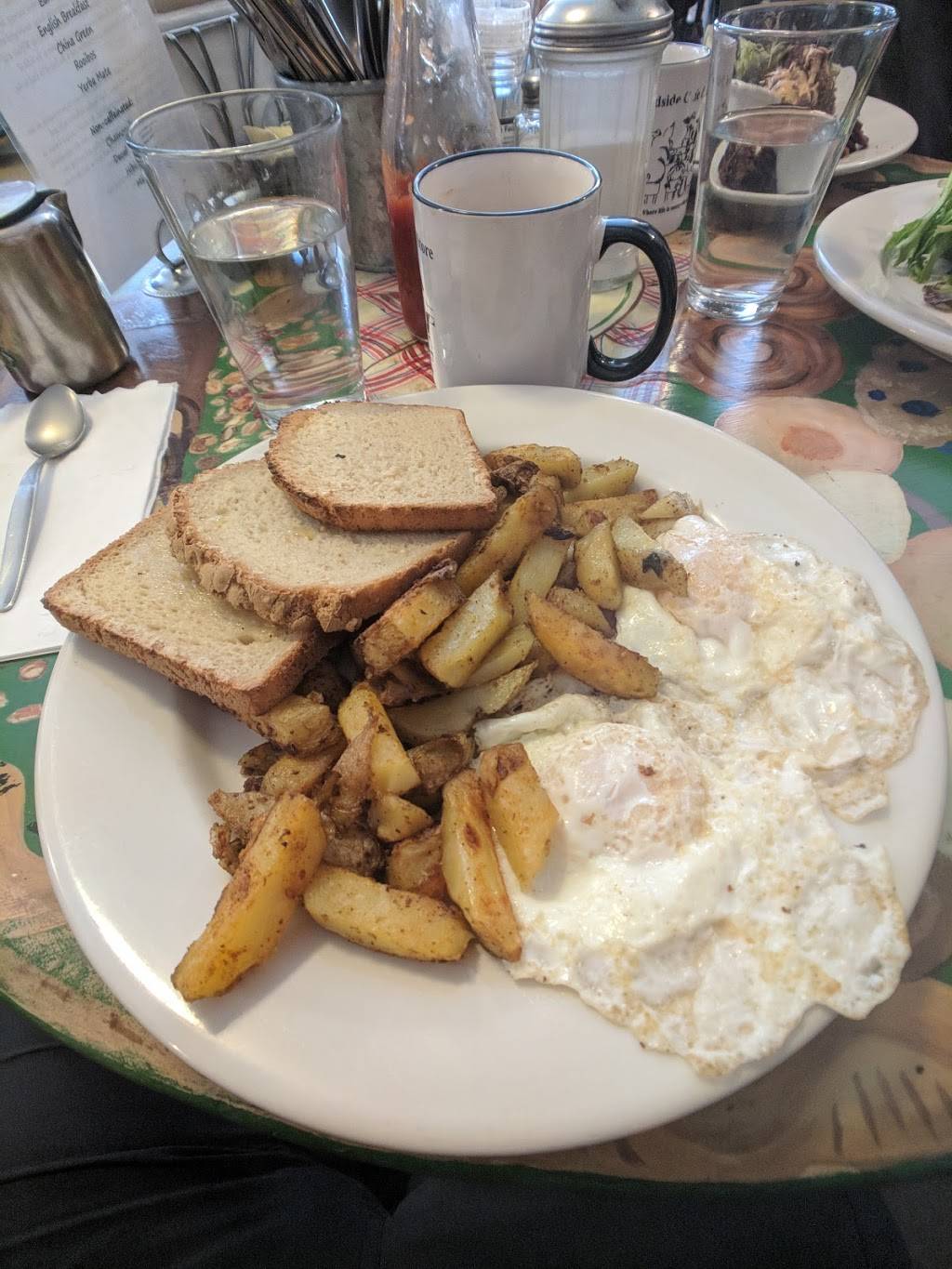 Roadside Store | restaurant | 275 Main Rd, Monterey, MA 01245, USA | 4135282633 OR +1 413-528-2633