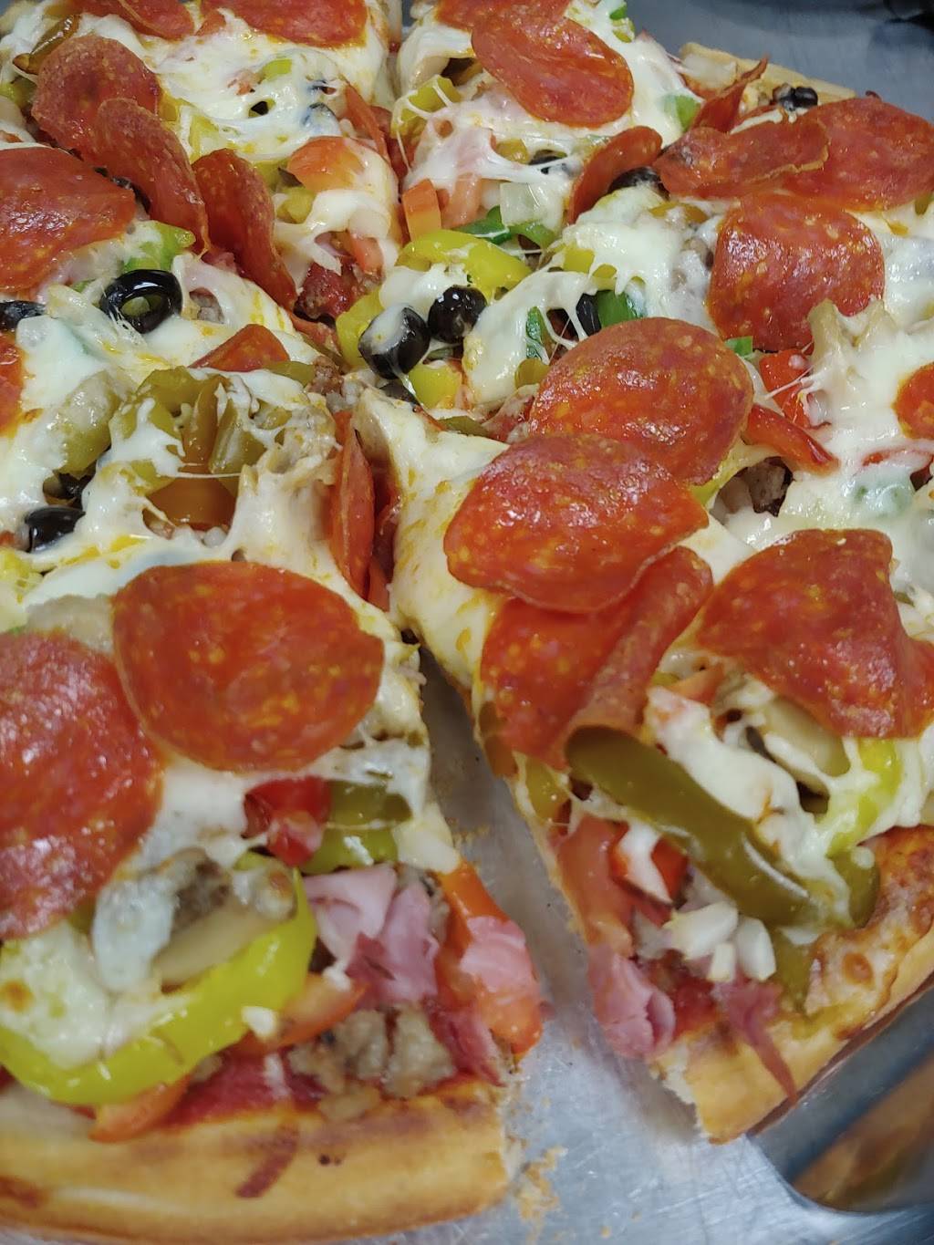 Hunt Club Pizza | restaurant | 9 Hunt Club Dr, Ridgeley, WV 26753, USA | 3047384042 OR +1 304-738-4042