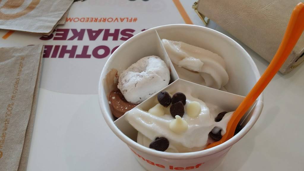 Orange Leaf Frozen Yogurt | restaurant | 2300 Edgewood Rd SW, Cedar Rapids, IA 52404, USA | 3198261803 OR +1 319-826-1803