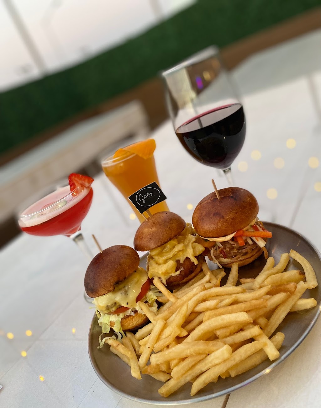 Slides Restaurant | restaurant | 1124 W Yosemite Ave, Manteca, CA 95337, USA | 2093281245 OR +1 209-328-1245