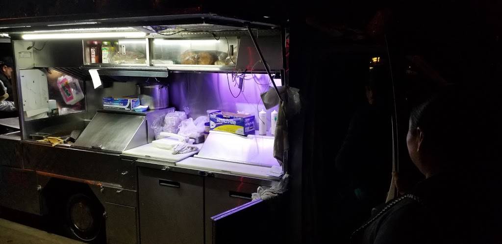 Tacos El Beso | restaurant | 1301-1499 W 12th St, Santa Ana, CA 92703, USA | 7146598190 OR +1 714-659-8190