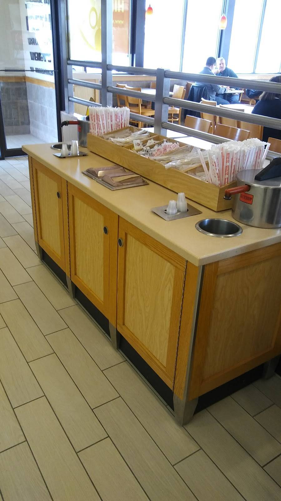 Wendys | restaurant | 359 Turnpike Rd, Southborough, MA 01772, USA | 5084601300 OR +1 508-460-1300