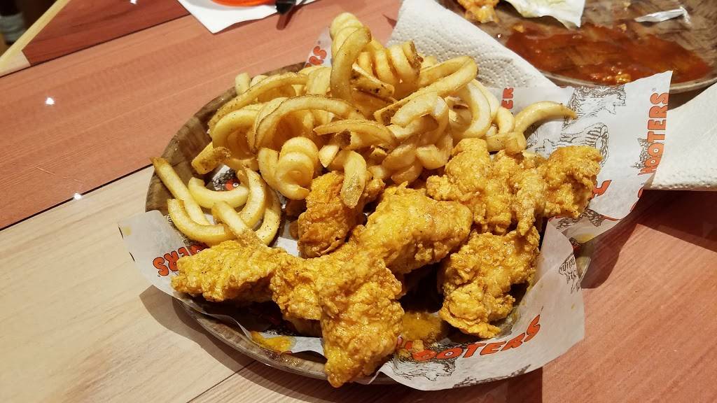 Hooters | meal takeaway | 1303 Butterfield Rd, Downers Grove, IL 60515, USA | 6309604008 OR +1 630-960-4008