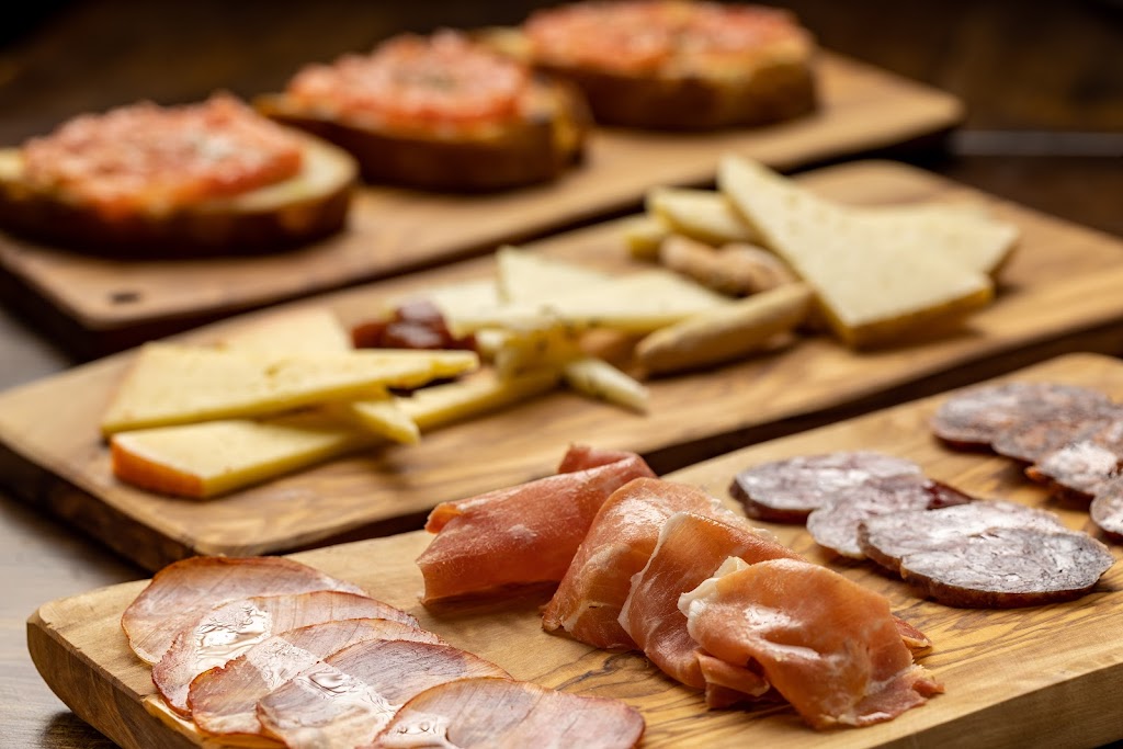 La Mancha Tapas Bar Restaurant | restaurant | 568 Metropolitan Ave, Brooklyn, NY 11211, USA | 9179091619 OR +1 917-909-1619