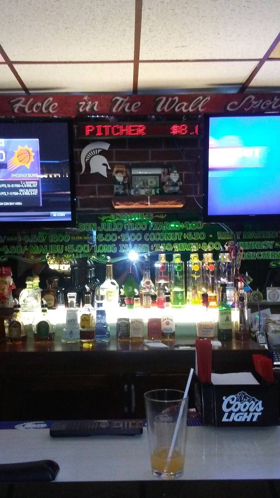 Luckys | restaurant | 400 Baker St, Lansing, MI 48910, USA | 5179936309 OR +1 517-993-6309