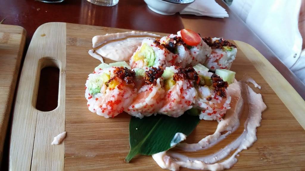 Sushi Selection | restaurant | 305 Boulevard Curé-Labelle, Sainte-Thérèse, QC J7E 0C1, Canada | 4504191211 OR +1 450-419-1211