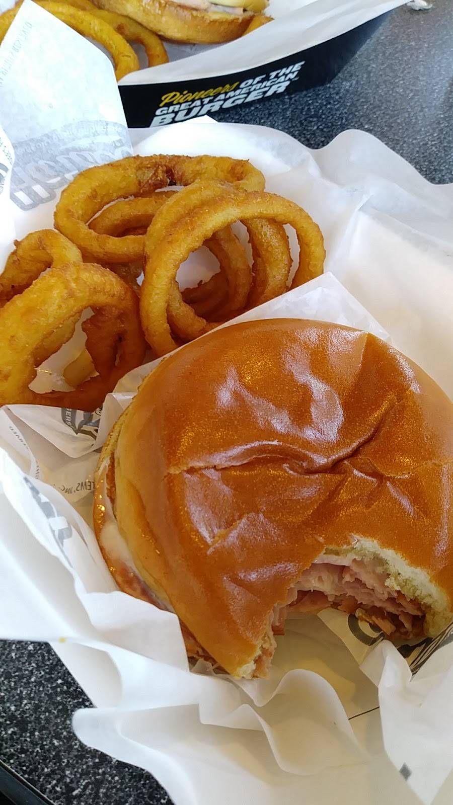 Hardees | restaurant | 2135 County Dr, Petersburg, VA 23803, USA | 8047332125 OR +1 804-733-2125