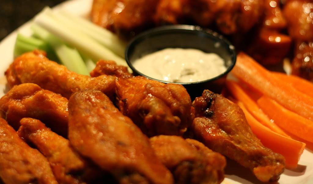 Tailgators | restaurant | 1642 Merivale Rd, Nepean, ON K2G 4A1, Canada | 6132240249 OR +1 613-224-0249