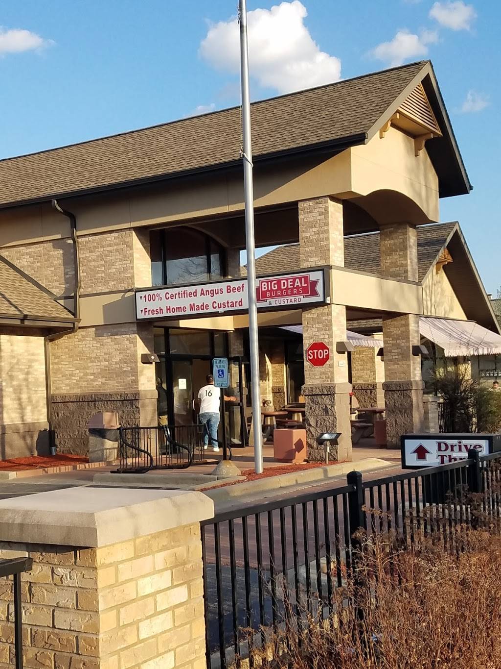 Big Deal Burgers & Custard | restaurant | 1440 S 84th St, West Allis, WI 53214, USA | 4147744000 OR +1 414-774-4000