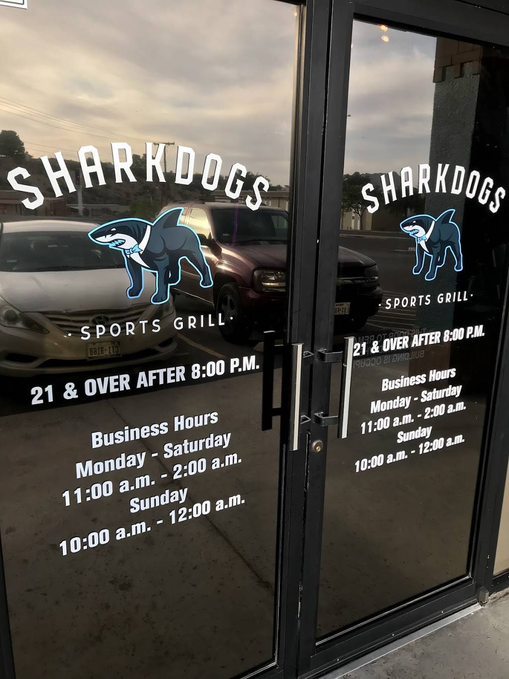 SharkDogs Sports Grill | restaurant | 5200 N Mesa St ste a-103, El Paso, TX 79912, USA | 9153075965 OR +1 915-307-5965