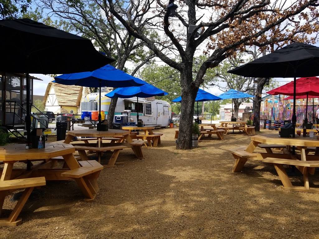 Bumbershoot Barbecue | restaurant | 425 US-377, Argyle, TX 76226, USA | 9405951782 OR +1 940-595-1782